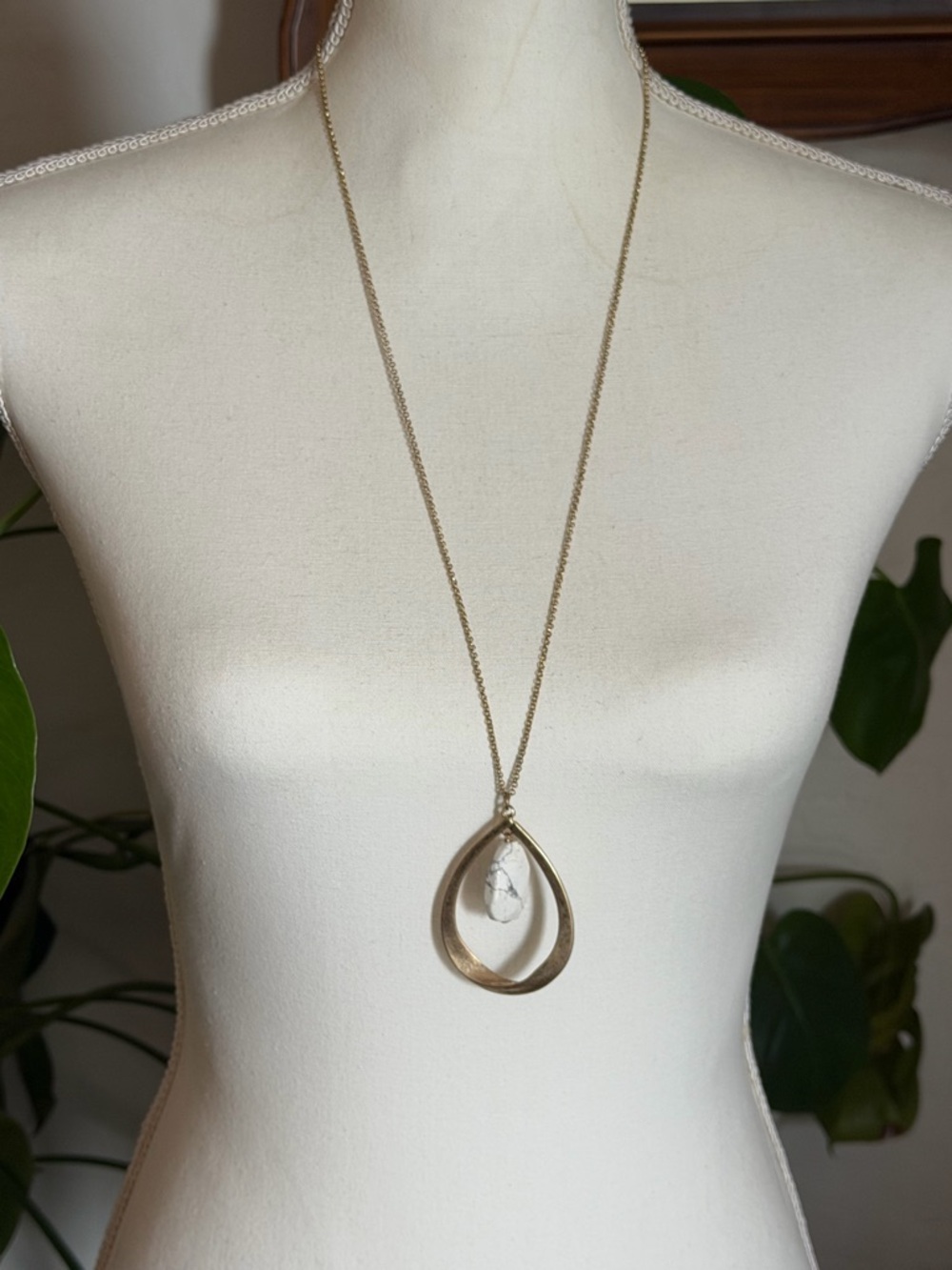 Vintage Gold-Tone Double Teardrop White Jasper Gemstone Necklace